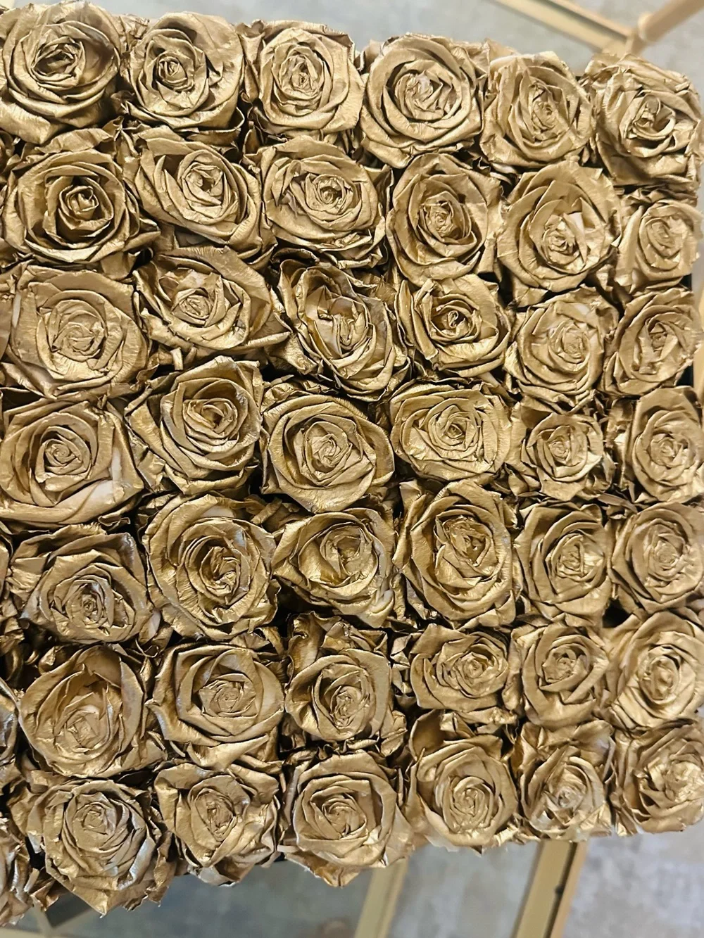 Venus et Fleur Classic Black Box with Gold Roses